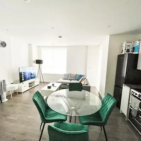 Kins Place, Beautiful 1 Bedroom Apartment Near London City Airport